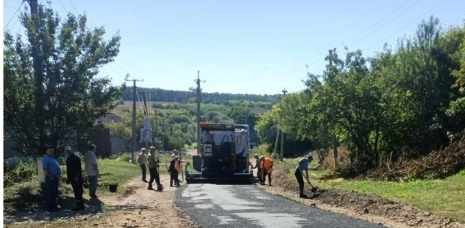 Працівники Знам'янського райавтодору за роботою