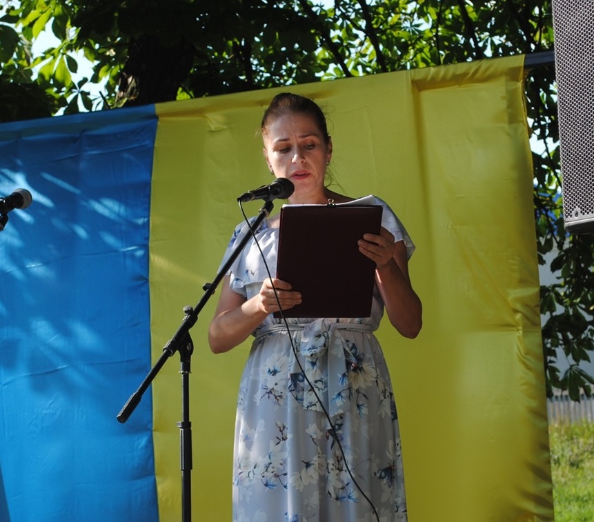Працівниця Цибулівського клубу Тетяна Кондратенко під час благодійного заходу