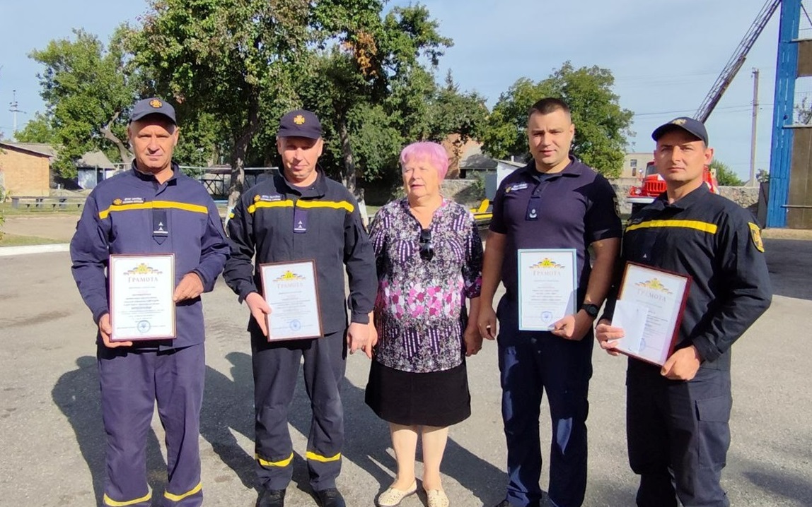 Голова Дмитрівської сільської територіальної громади Наталія Стиркуль привітала рятувальників