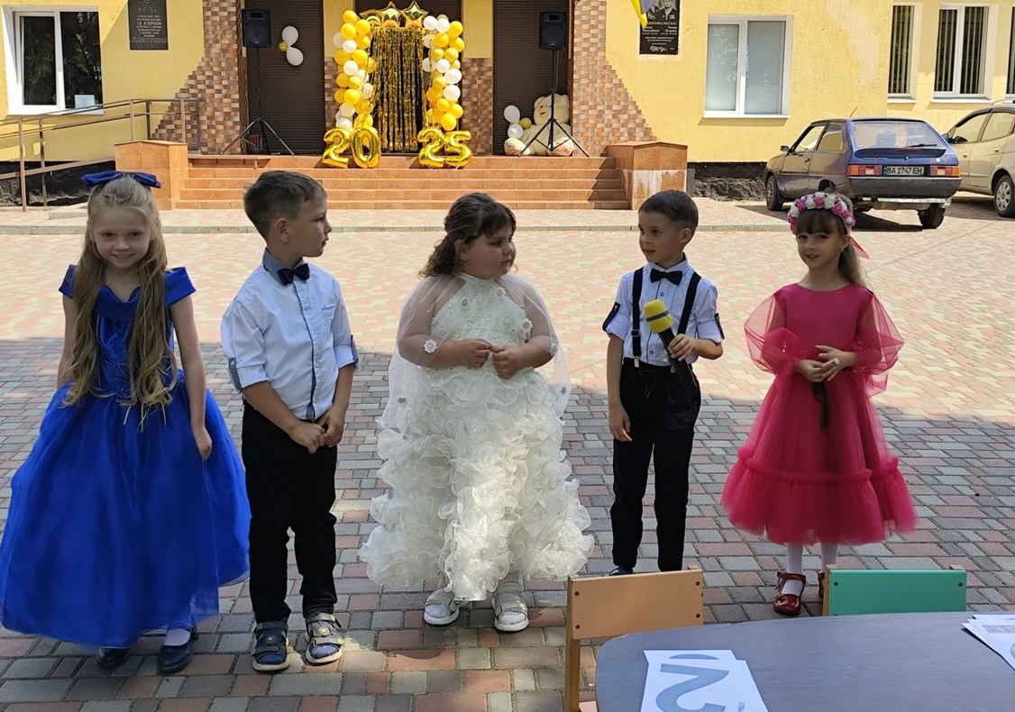 Випускники закладу дошкільної освіти "Ягідка"