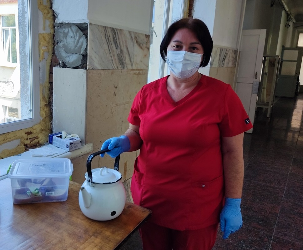 Санітарка Лариса Артьомова