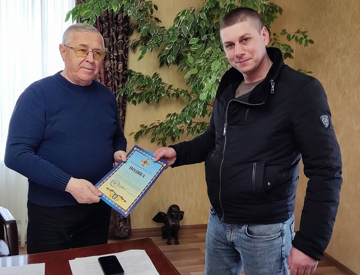 Василю Моцному вручають Подяку