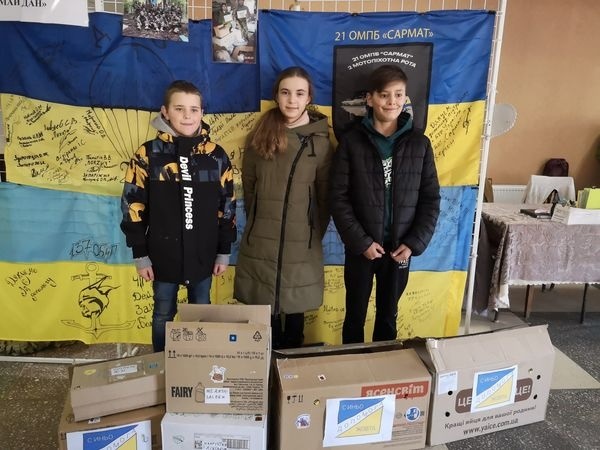 волонтери Дмитро Сопов, Анна Чернявська, Роман Прокопенко