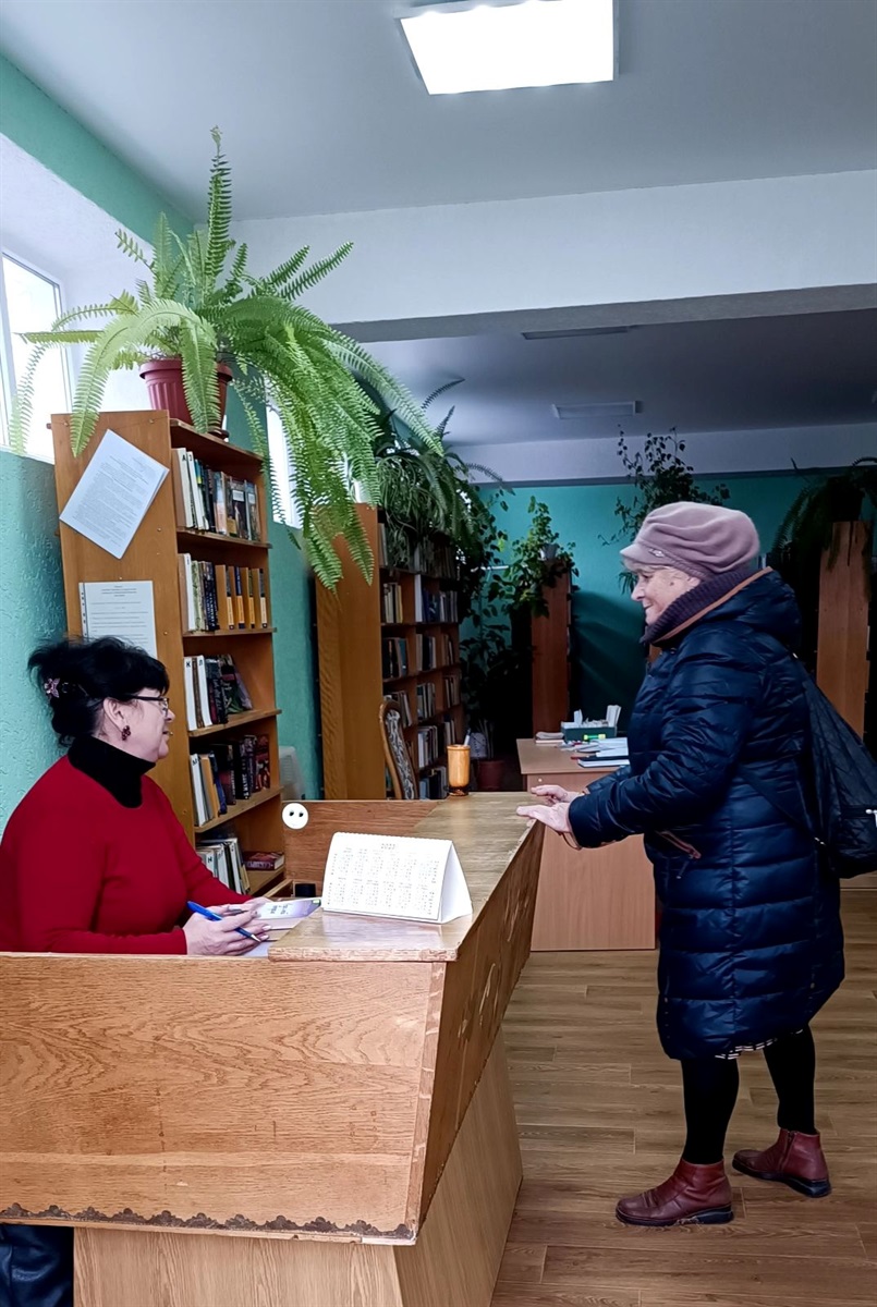 Передання книжок в міській центральній бібліотеці