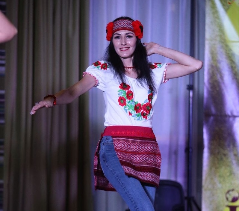Вікторія Умарова, танцівниця гурту "Лейла"