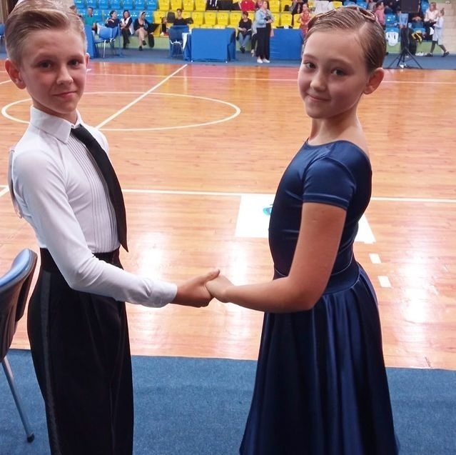 Учні Аліни Вустілки Дмитро Заєць та Діана Іванова перед змаганням