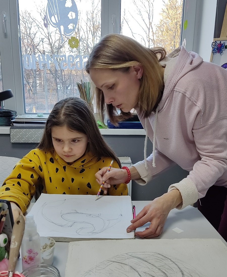 Засновниця художньої студії "Мастихін" Марина Босненко з вихованкою