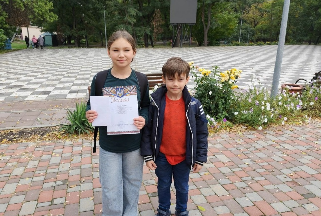 Карина з братиком Андрієм, який також займається танцями 