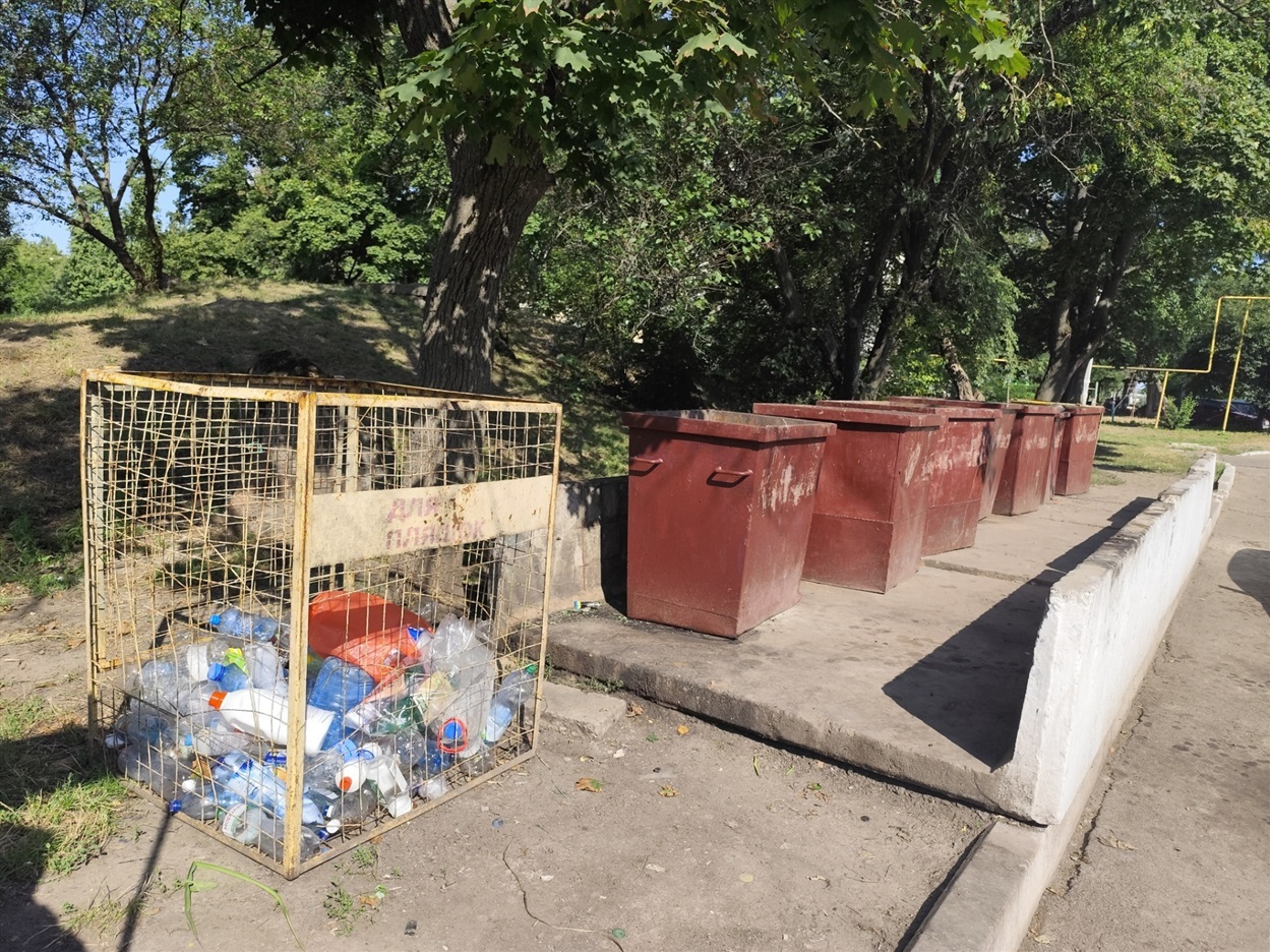 Майданчик для збору сміття у Смоліне