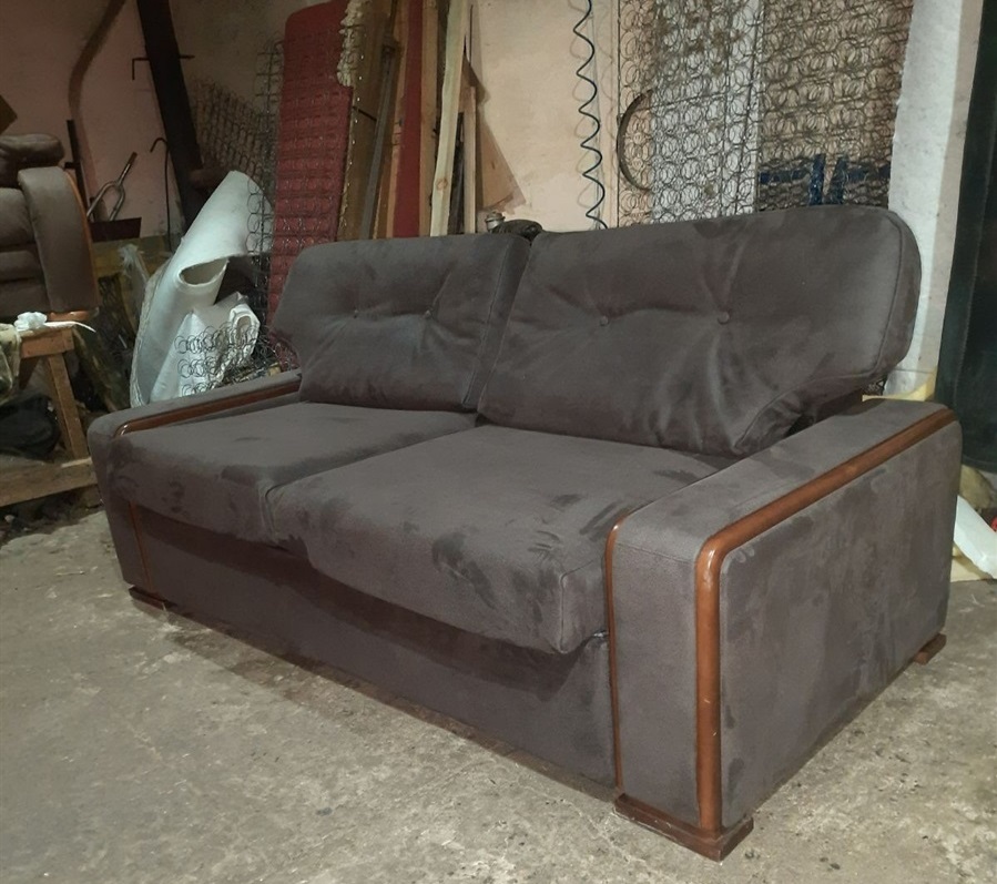 Диван після реставрації