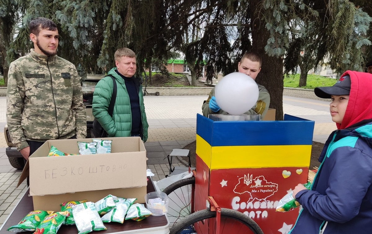 Смаколики в дарунок за донати на ЗСУ від Громадської організації "Єдність Кіровоградщини"