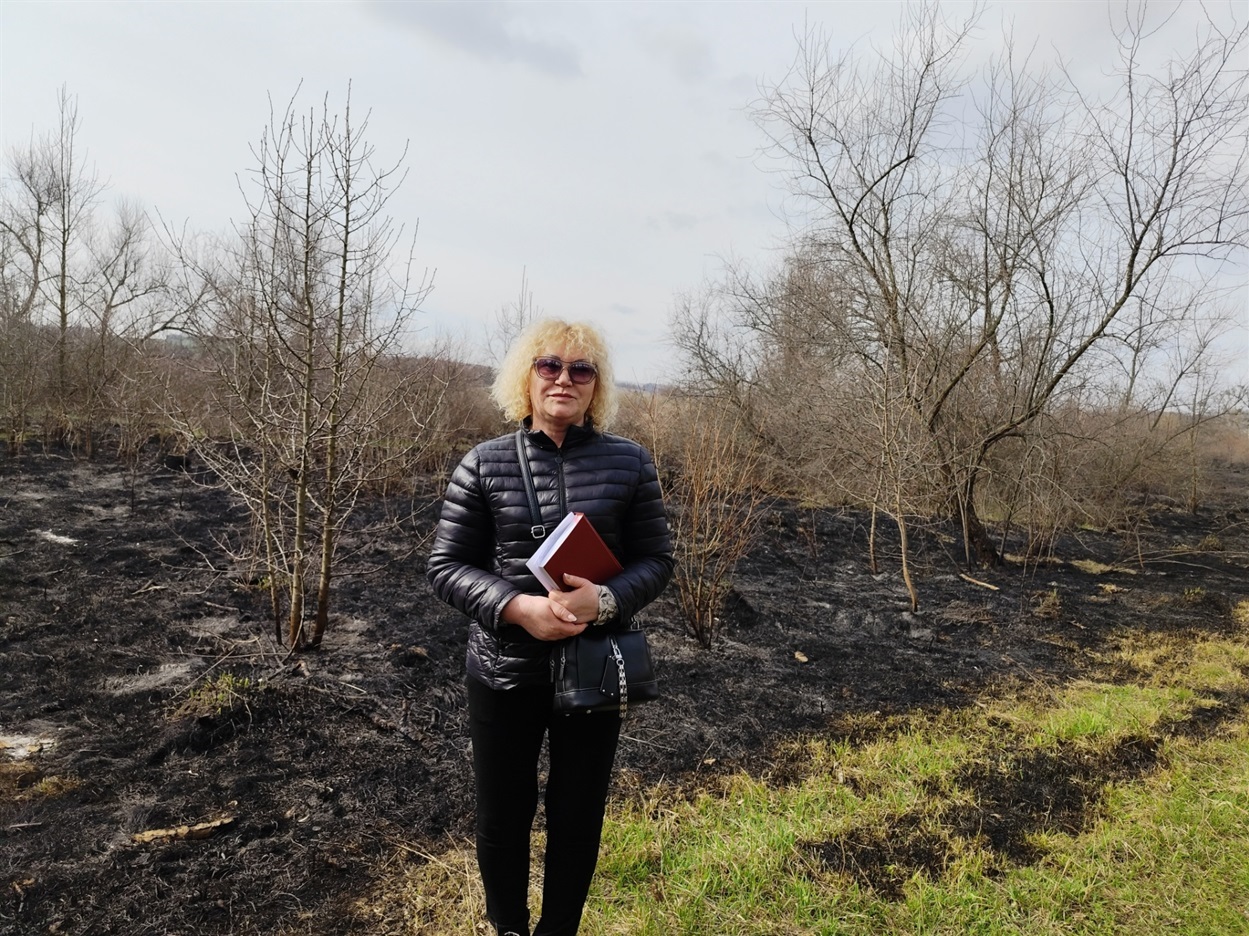 Еколог Світлана Усольцева на місці, де відбулася пожежа