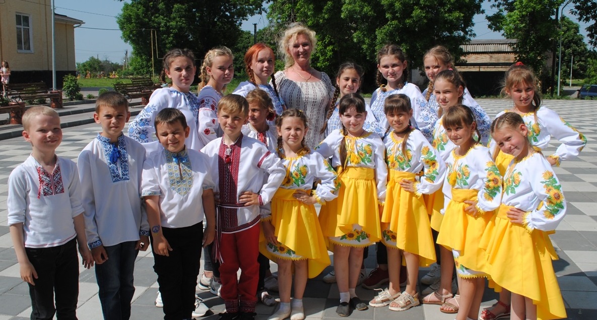 Олена Шкафер зі своїми вихованцями