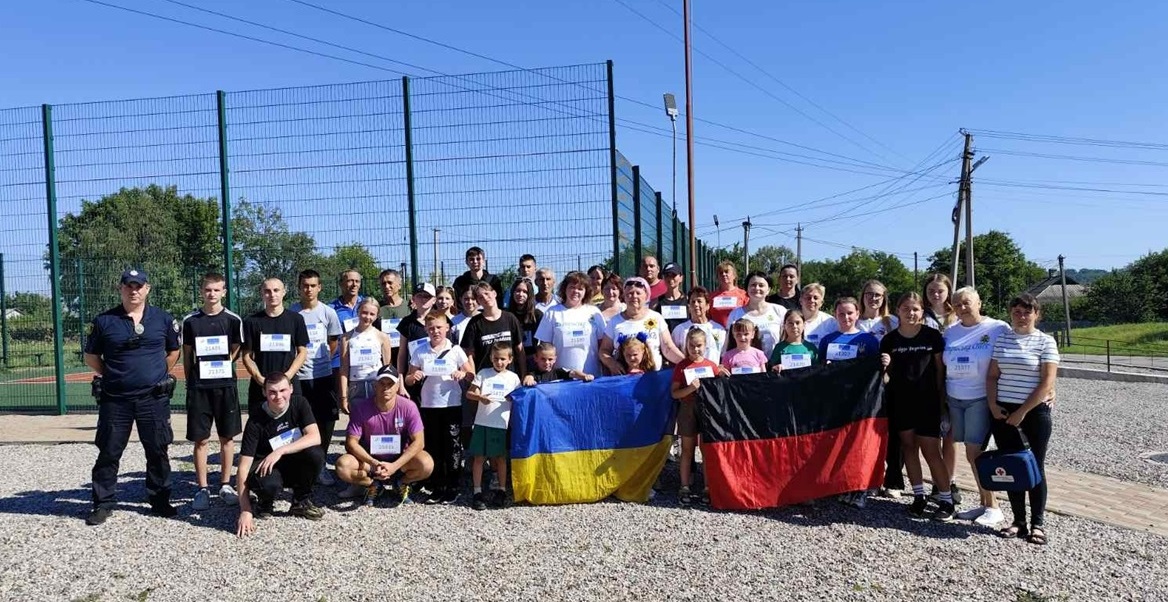 Учасники забігу пам'яті "Шаную воїнів, біжу за Героїв"